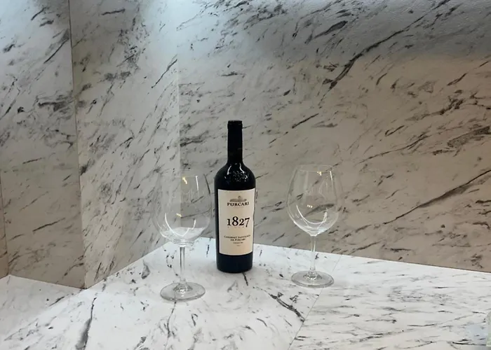 Apartment Sweet Chic *