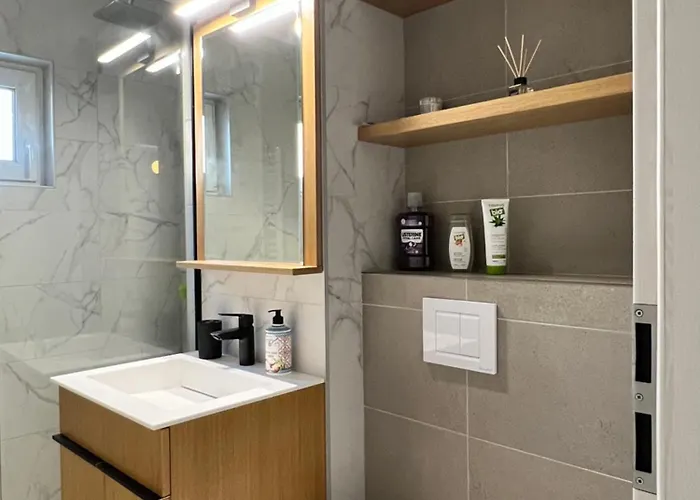 Apartment Sweet Chic